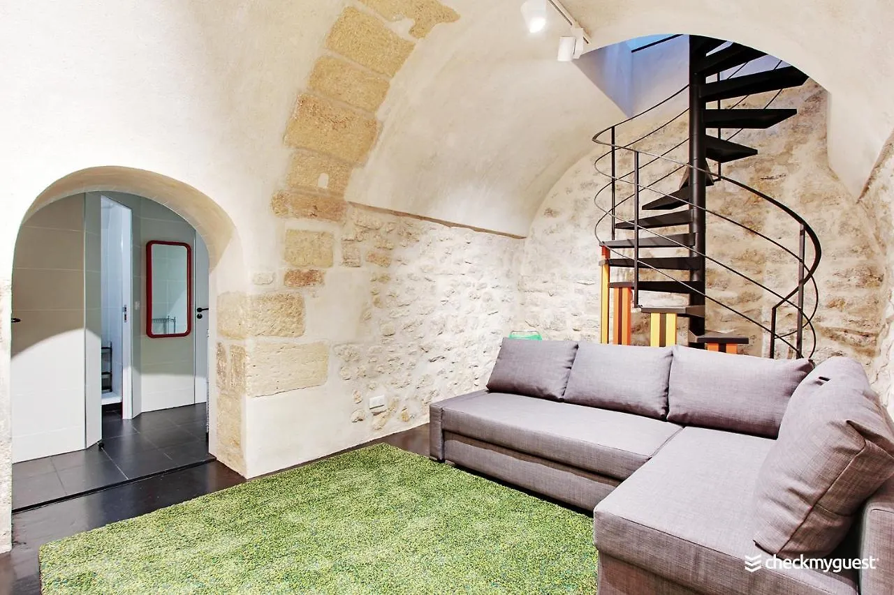 Authentic - 2br-6p - Le Marais Paris