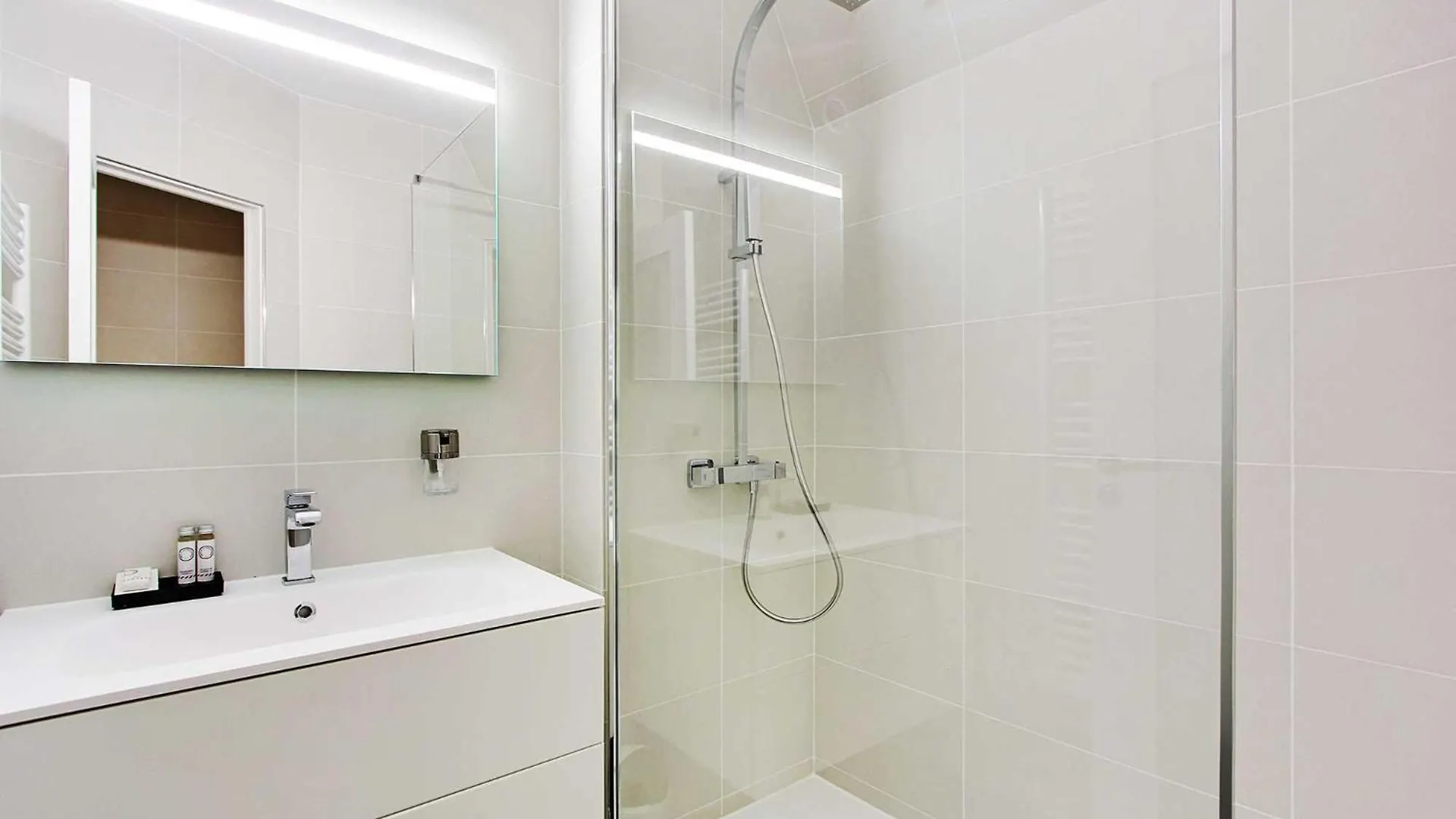 شقة Authentic - 2br-6p - Le Marais